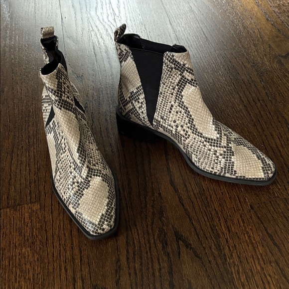 Linea Paolo vera Chelsea booties Snakeskin Ankle Boots - Picture 1 of 7